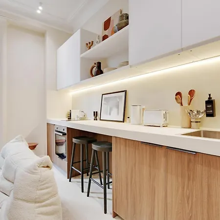 Petit Luxe Parisien - 2p - Parc Monceau Апартаменты *