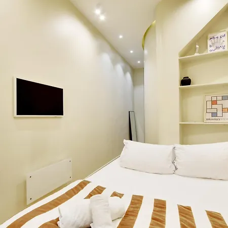 Petit Luxe Parisien - 2p - Parc Monceau Апартаменты