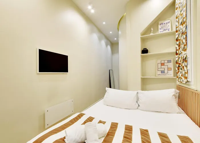 Petit Luxe Parisien - 2p - Parc Monceau Apartamento